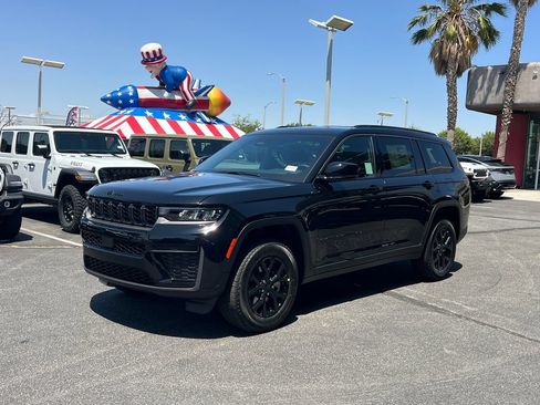 New 2026 Jeep Grand Cherokee L 4WD image 2