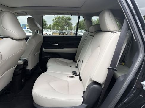 Used 2024 Toyota Grand Highlander Limited image 29