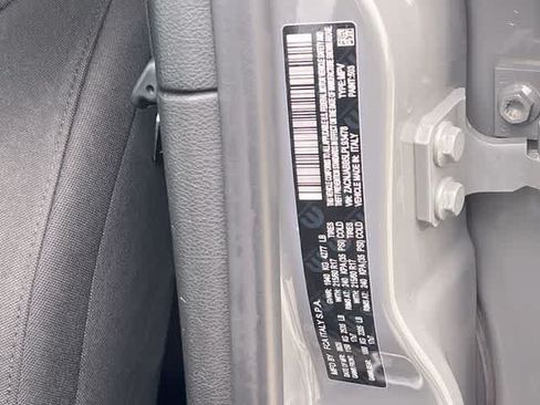 Used 2020 Jeep Renegade Latitude FWD image 22