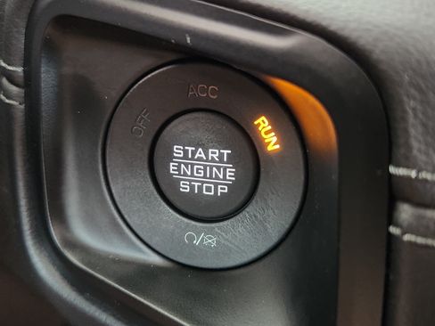 Used 2024 Jeep Wrangler Unlimited Sahara AWD/4WD image 22