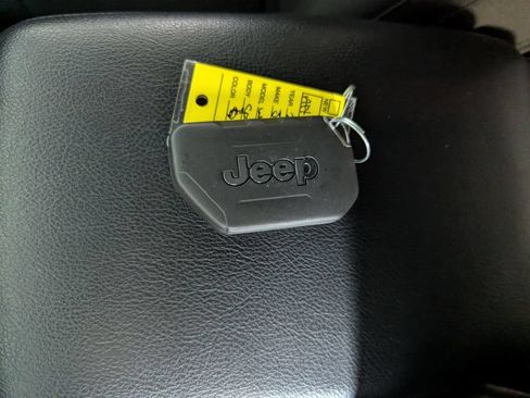 Used 2022 Jeep Wrangler Sport AWD/4WD image 26