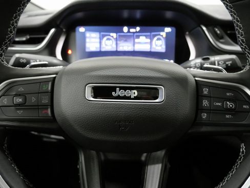 New 2025 Jeep Grand Cherokee 4WD image 17