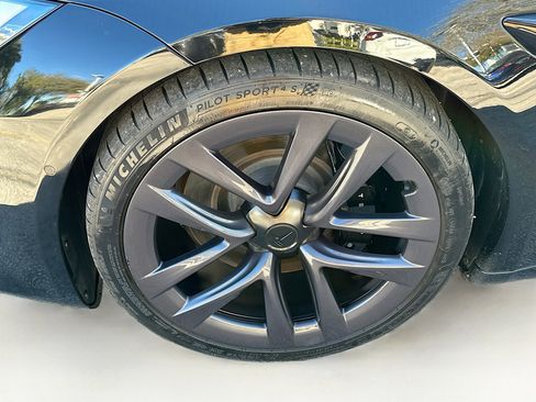 Used 2022 Tesla Model S Plaid image 34