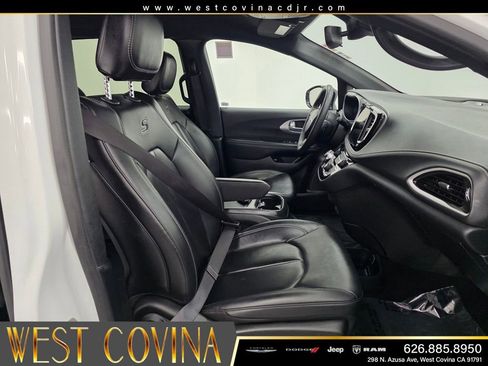 Used 2024 Chrysler Pacifica Limited FWD image 12