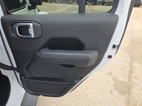 Used 2021 Jeep Wrangler Unlimited Sahara image 24