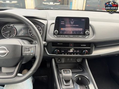 Used 2025 Nissan Rogue SV AWD/4WD image 17