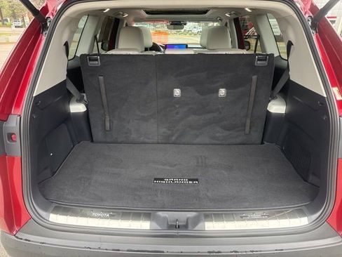 Used 2024 Toyota Grand Highlander Limited image 20