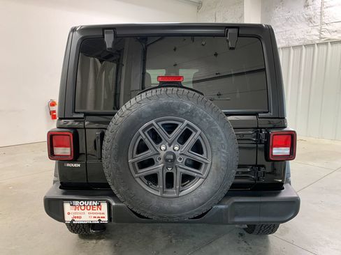 Used 2024 Jeep Wrangler Unlimited Sport AWD/4WD image 23