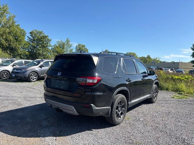 Used 2025 Honda Pilot TrailSport image 5