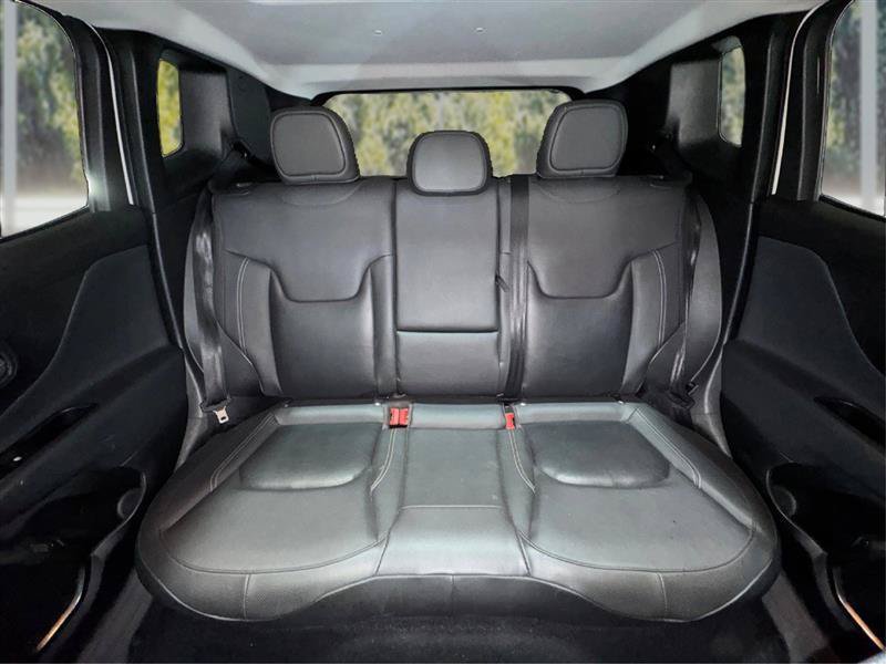 Used 2019 Jeep Renegade Limited AWD/4WD image 15