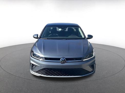 Used 2025 Volkswagen Jetta SE image 3