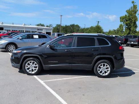 Used 2016 Jeep Cherokee Latitude FWD image 5