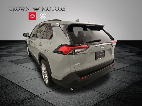 Used 2019 Toyota RAV4 XLE Premium w/ Cold Weather Package AWD/4WD image 4