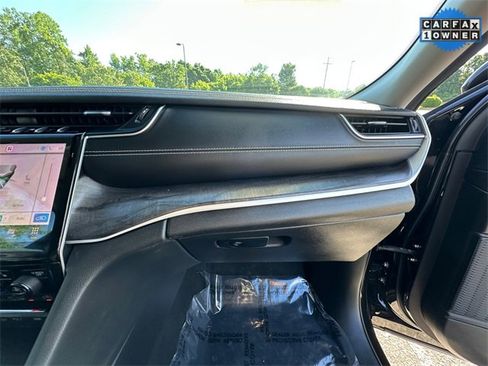 Used 2023 Jeep Grand Cherokee Limited image 16