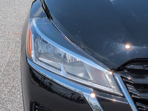 Used 2023 Nissan Kicks S FWD image 11