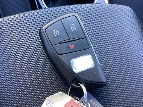 Used 2025 Chevrolet Equinox LT w/ Convenience Package II image 37