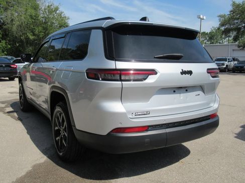 Used 2024 Jeep Grand Cherokee L Altitude RWD image 5