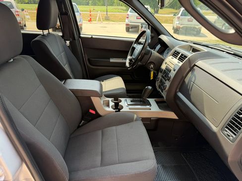 Used 2010 Ford Escape XLT FWD image 13
