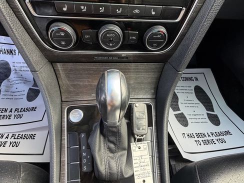 Used 2018 Volkswagen Passat 2.0T SE w/ SE Lighting Package image 13