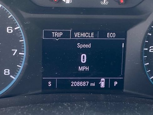 Used 2018 Chevrolet Equinox LT FWD image 11