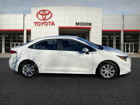 Certified 2025 Toyota Corolla LE image 4