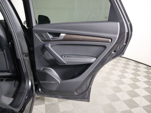 Used 2025 Audi Q5 e Premium Plus w/ Premium Plus Package image 29