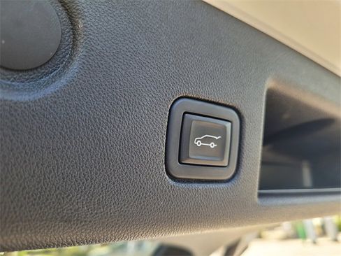 Used 2023 Chevrolet Equinox LT w/ Driver Convenience Package image 28