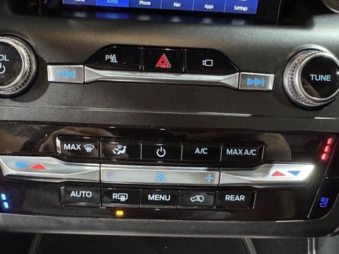 Used 2020 Ford Explorer Platinum w/ Premium Technology Package AWD/4WD image 33