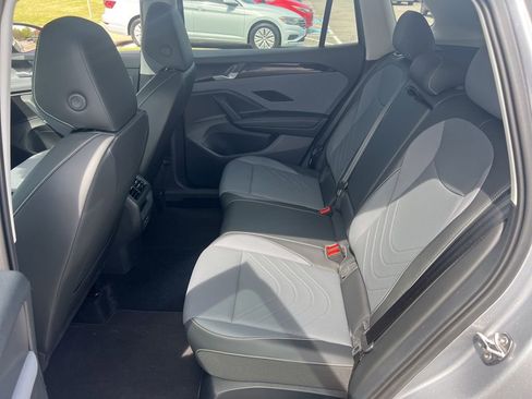 Used 2025 Volkswagen Tiguan SE image 24