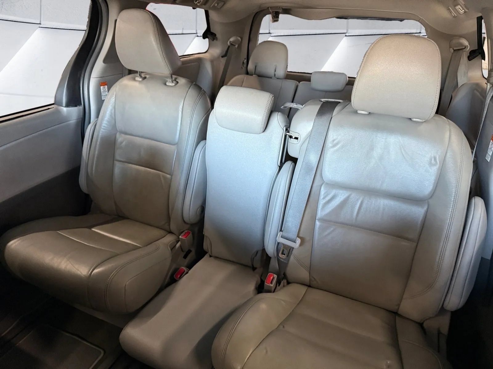 Used 2019 Toyota Sienna XLE FWD image 16
