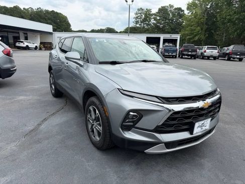 Certified 2025 Chevrolet Blazer LT AWD/4WD image 3