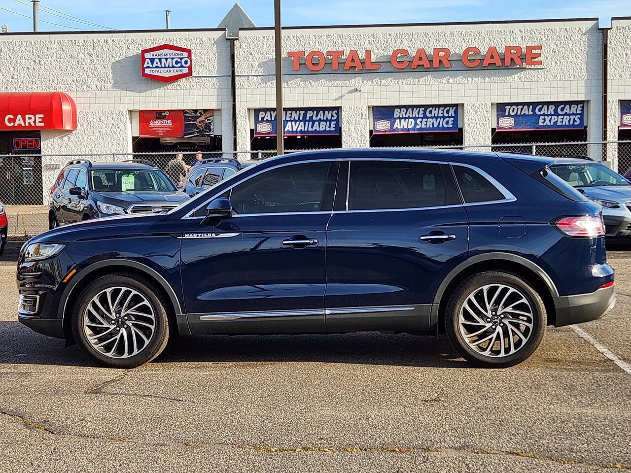 Used 2019 Lincoln Nautilus Reserve AWD/4WD image 3