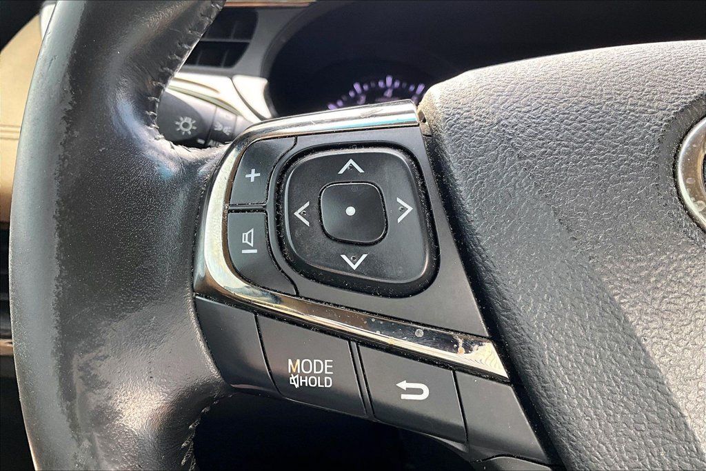 Used 2013 Toyota Avalon Limited w/ Technology Pkg FWD image 23