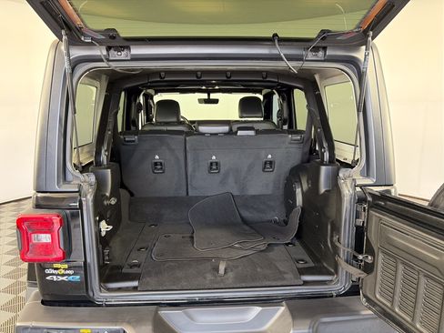 Used 2023 Jeep Wrangler Unlimited Sahara AWD/4WD image 14