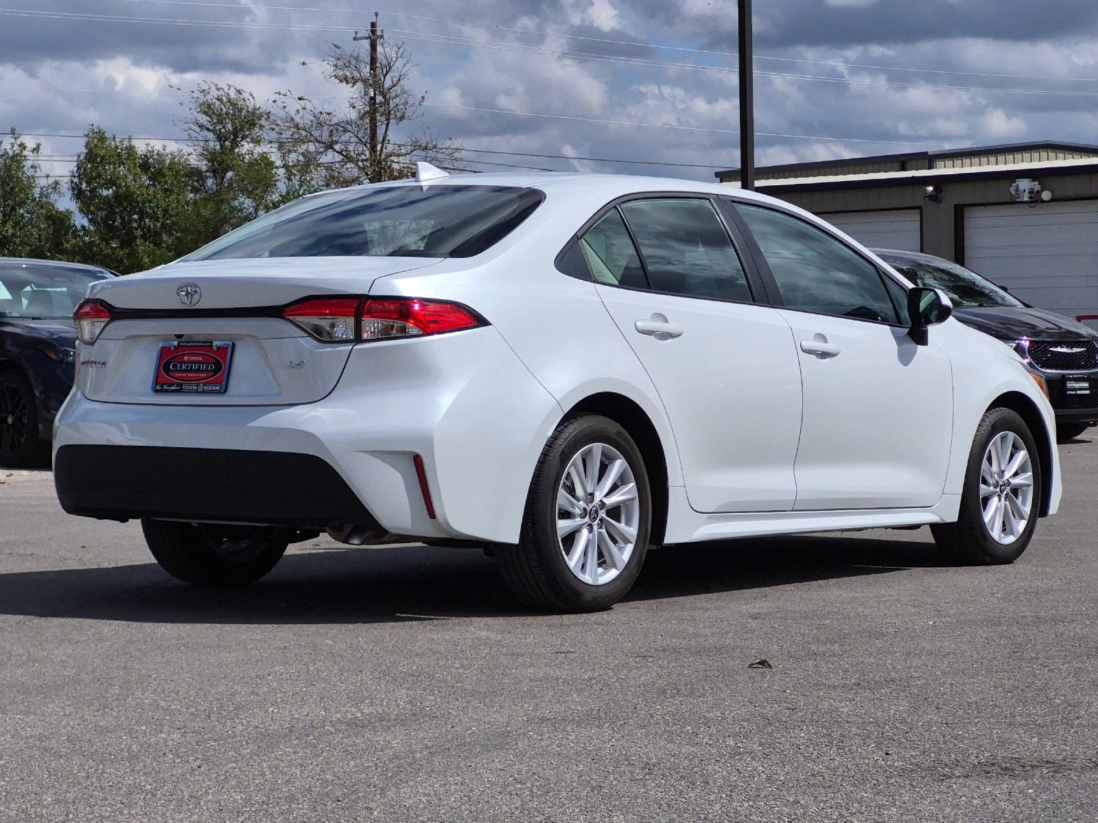 Used 2026 Toyota Corolla LE w/ LE Premium Package FWD image 5