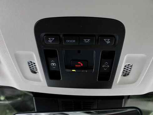 Used 2025 Toyota Camry XLE AWD/4WD image 35