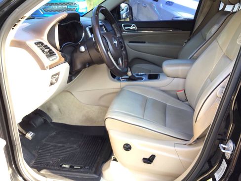 Used 2017 Jeep Grand Cherokee Overland RWD image 10