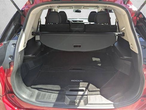 Used 2017 Nissan Rogue SV AWD/4WD image 6