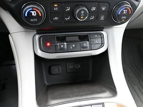 Used 2021 GMC Acadia SLE w/ Driver Convenience Package FWD image 44