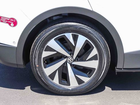 Used 2024 Volkswagen ID.4 2WD image 9