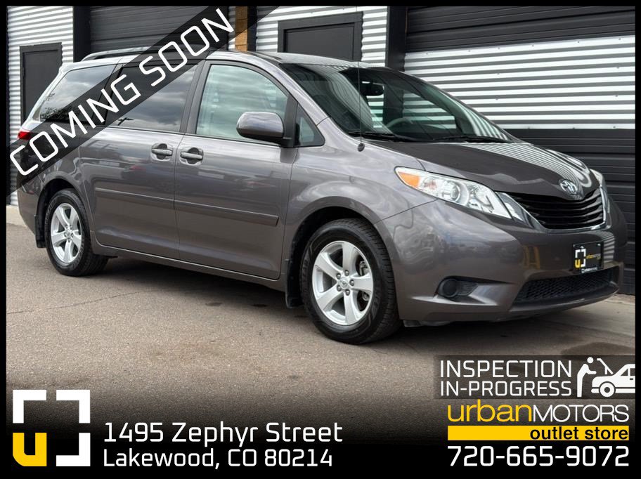 Used 2011 Toyota Sienna LE w/ Towing Pkg FWD image 1