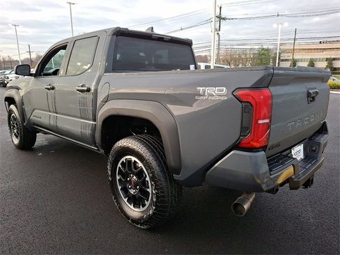 Certified 2025 Toyota Tacoma TRD Off-Road image 5