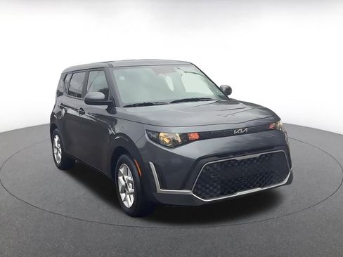 Used 2025 Kia Soul LX w/ LX Technology Package image 3