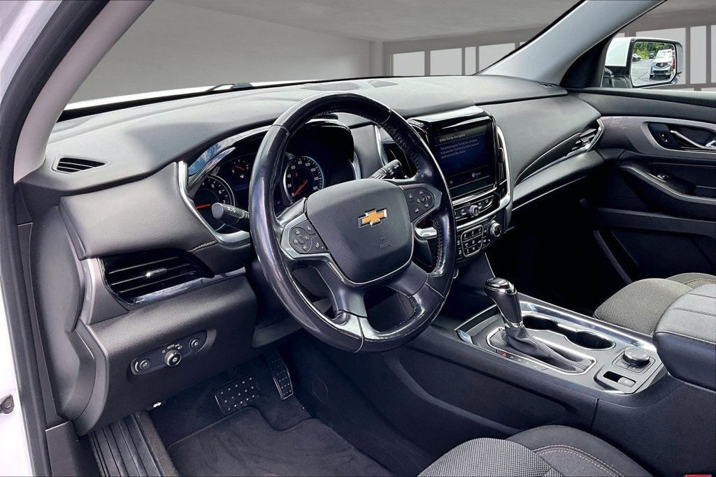 Used 2020 Chevrolet Traverse LT w/ Driver Confidence II Package AWD/4WD image 14