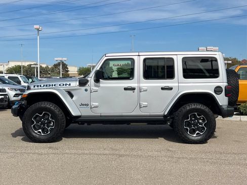 Used 2023 Jeep Wrangler Unlimited Rubicon 4xe w/ Cold Weather Group AWD/4WD image 7