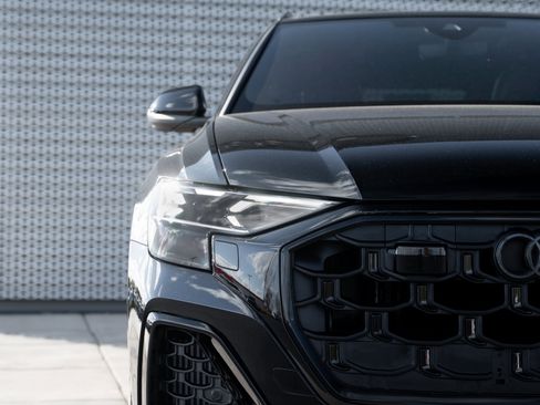 Certified 2025 Audi Q8 Prestige image 36
