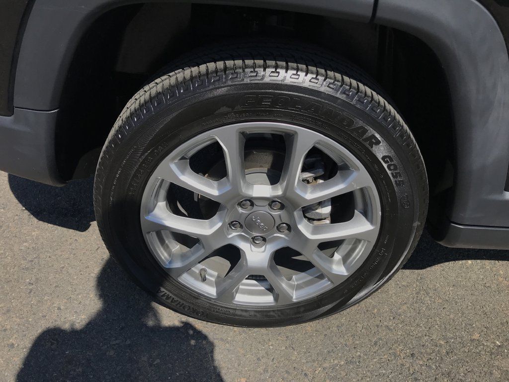 Used 2022 Jeep Compass Latitude AWD/4WD image 32