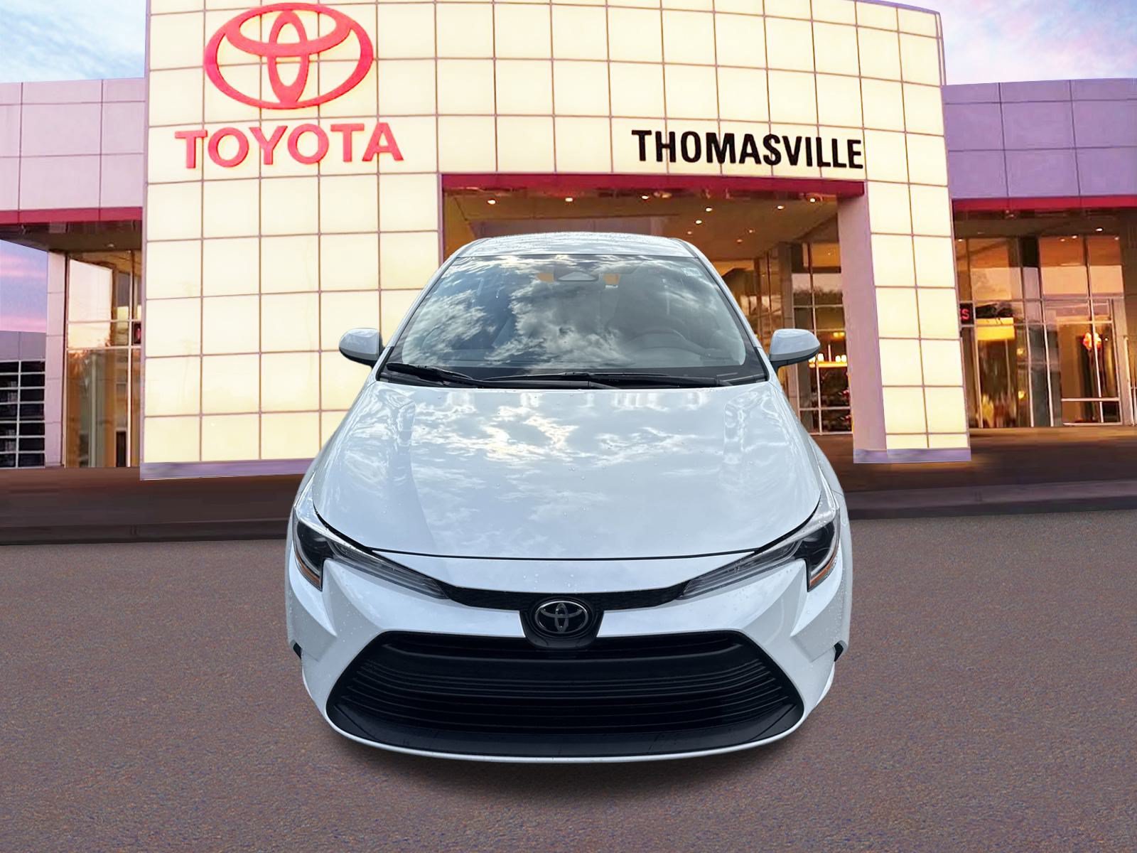 Used 2025 Toyota Corolla LE FWD image 2