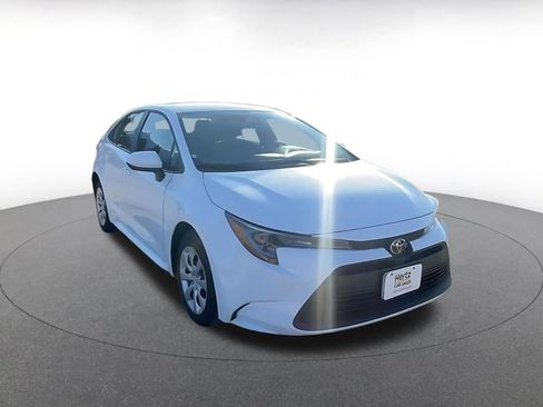 Used 2025 Toyota Corolla LE image 3