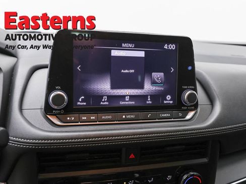Used 2024 Nissan Rogue S AWD/4WD image 19
